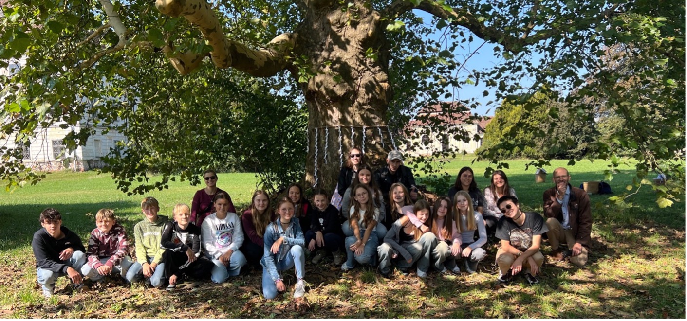 Pupils from MS Ober-Grafendorf in the castle park